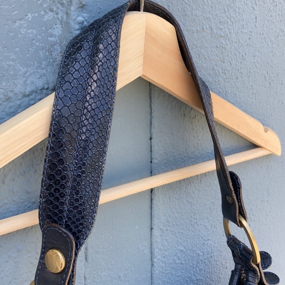 Hogan Navy Blue Butter Leather Shoulder Bag - Picture 9 of 14